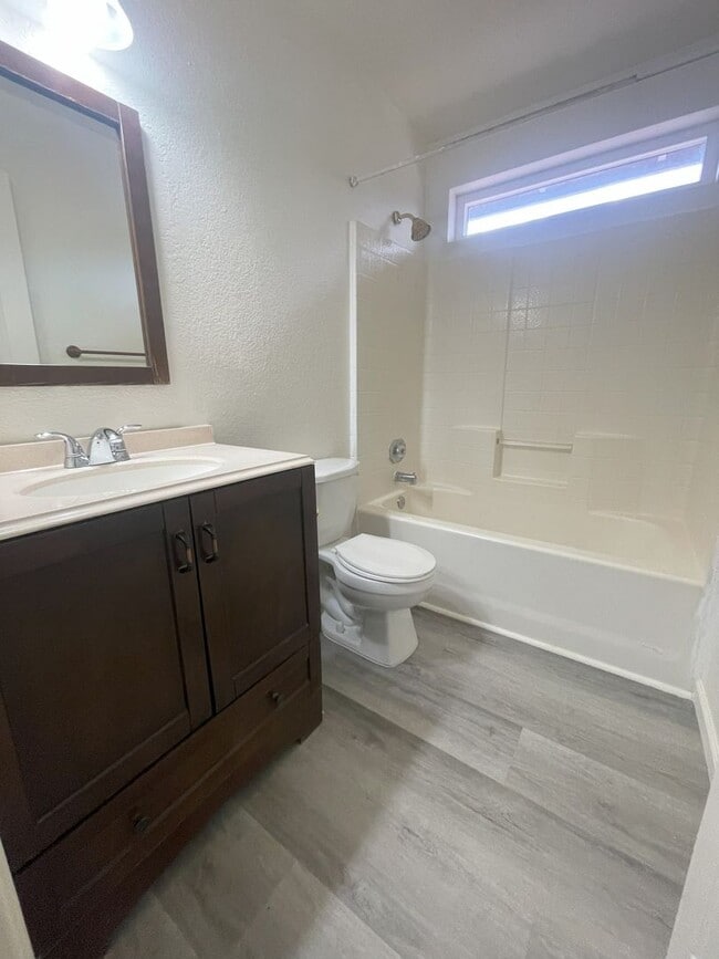 Building Photo - Three bedroom home