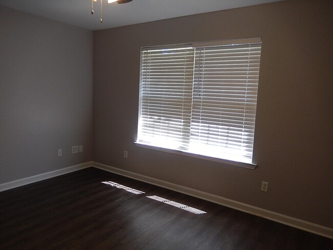 Building Photo - 3100 Dian Rd