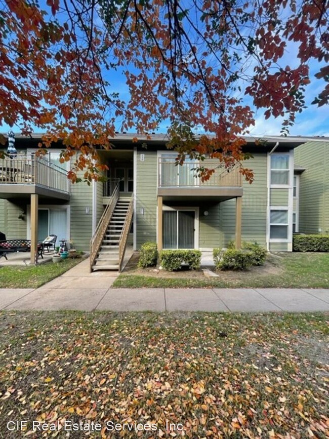 Primary Photo - 2 br, 1 bath House - 1500 Lake Shore Dr. U...