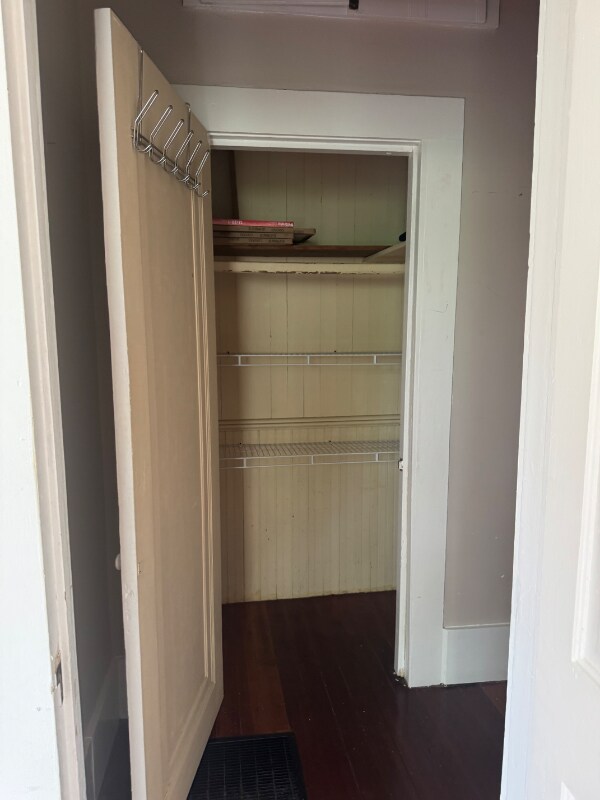 Building Photo - 412 SE Wenona Ave