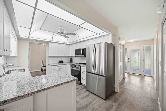 Building Photo - Waterfront beauty in Overbrook Gardens