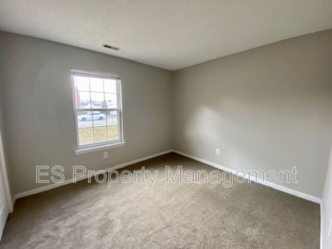 Building Photo - 310 Lockerbie Ln