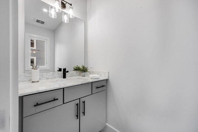 Building Photo - 317 Pearl St