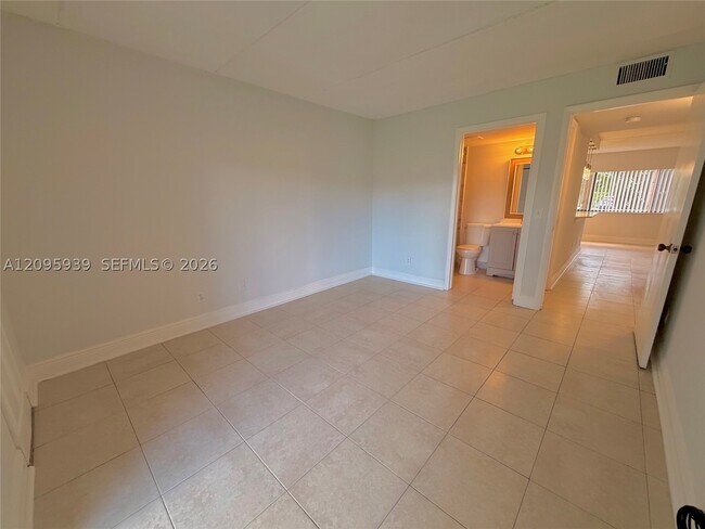 Building Photo - 110 Meadows Cir