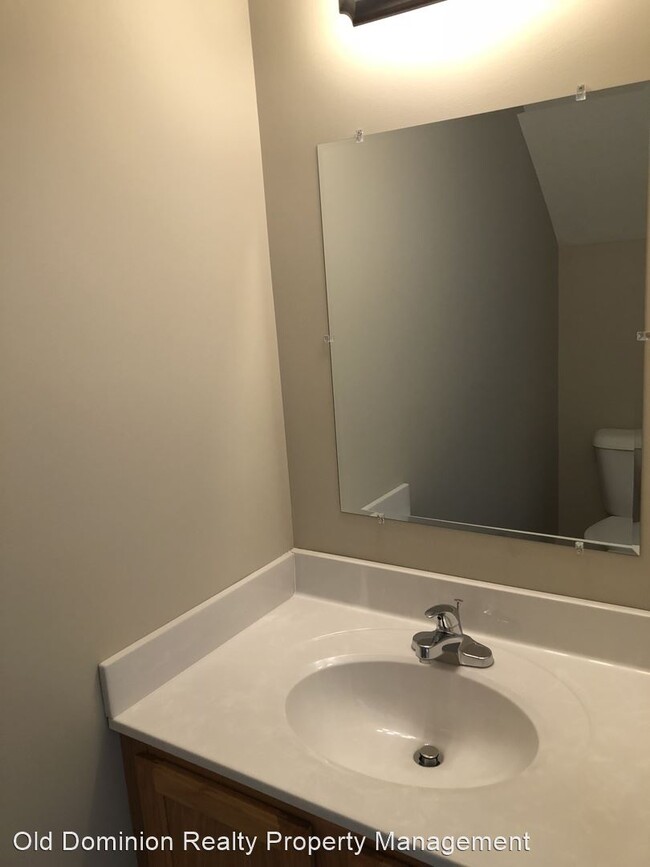 Building Photo - 3 br, 2.5 bath House - 441 Leslie Court