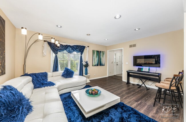Building Photo - 3730 Baybrook Dr