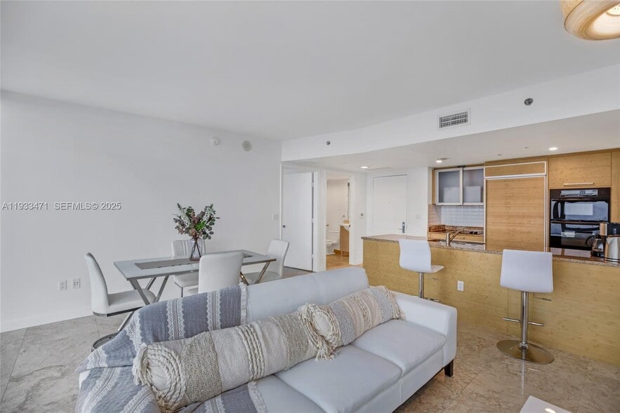 Building Photo - 1830 S Ocean Dr