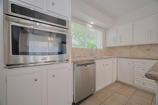 Building Photo - 1038 Red Rock Canyon Dr