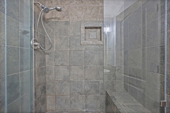 Building Photo - 6000 Shepherd Mountain Cove