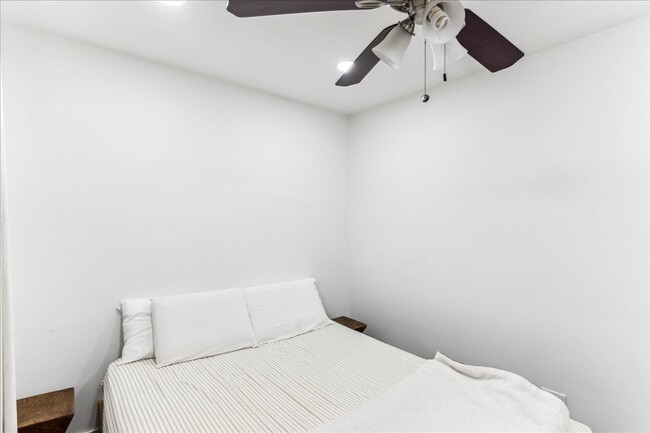 Building Photo - 2735 N Mozart St