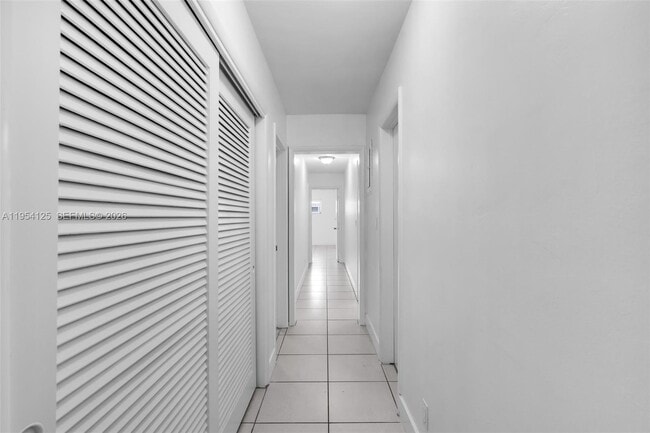 Building Photo - 4700 NE 21st Ave