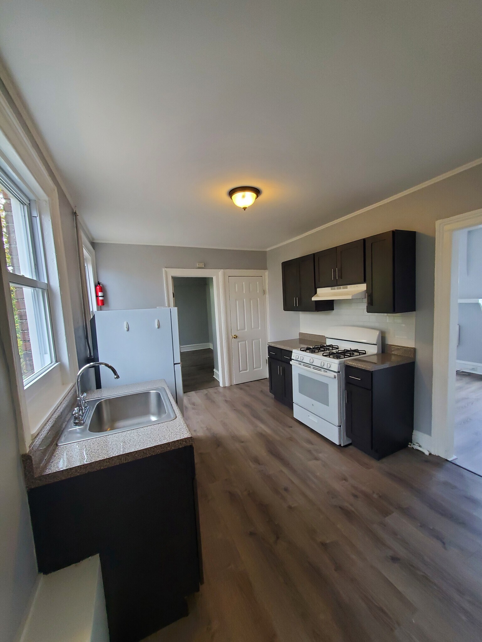 Building Photo - 177 W Parmenter St