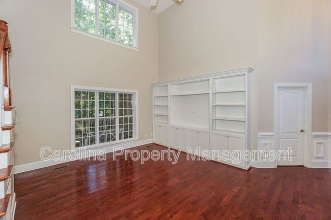 Building Photo - 181 Streamside Pl