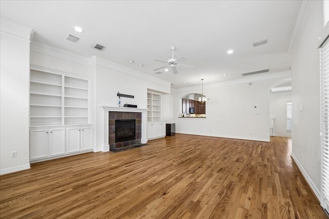 Building Photo - 612 Leverkuhn St