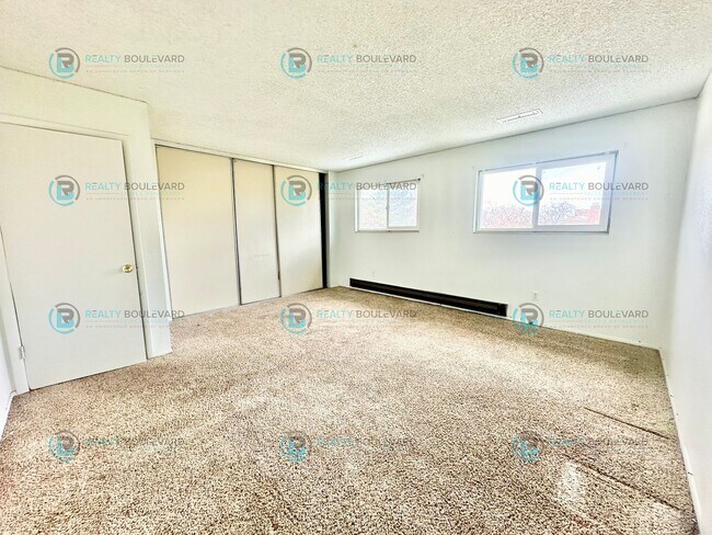 Building Photo - 527 Smithridge Park