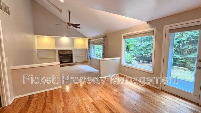 Building Photo - 6559 Gleneagle Ave SW