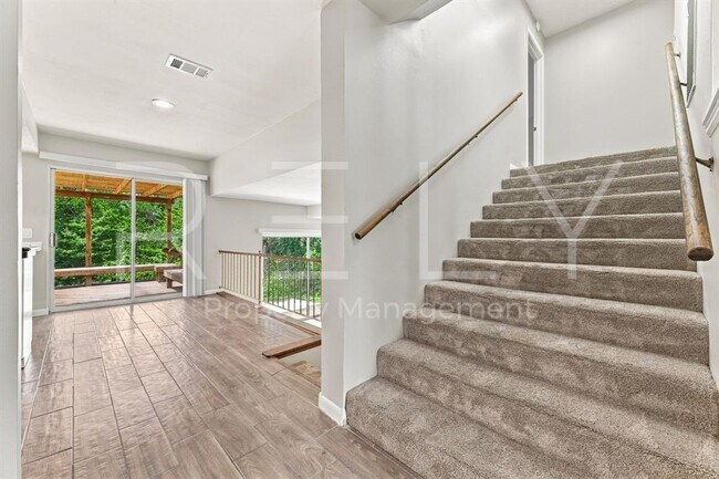 Building Photo - 2404 Gabriel View Dr