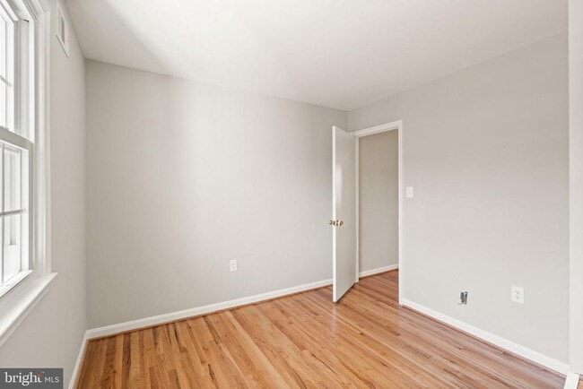 Building Photo - 9356 Birchwood Ct