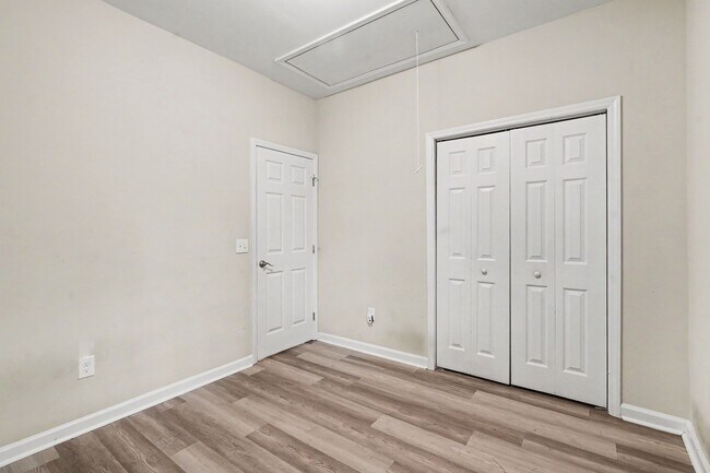 Building Photo - 635 Johns Ln