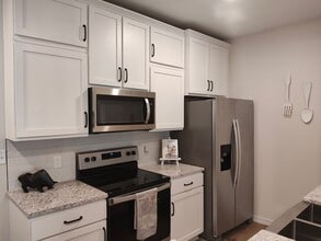 Building Photo - Golf Quarters - GQ 302