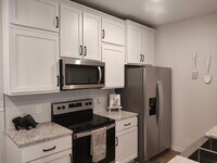 Building Photo - Golf Quarters - GQ 302