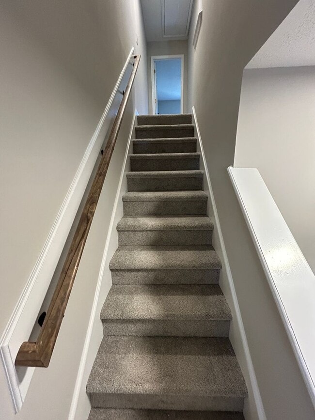 Building Photo - 6528 Thetford Ct