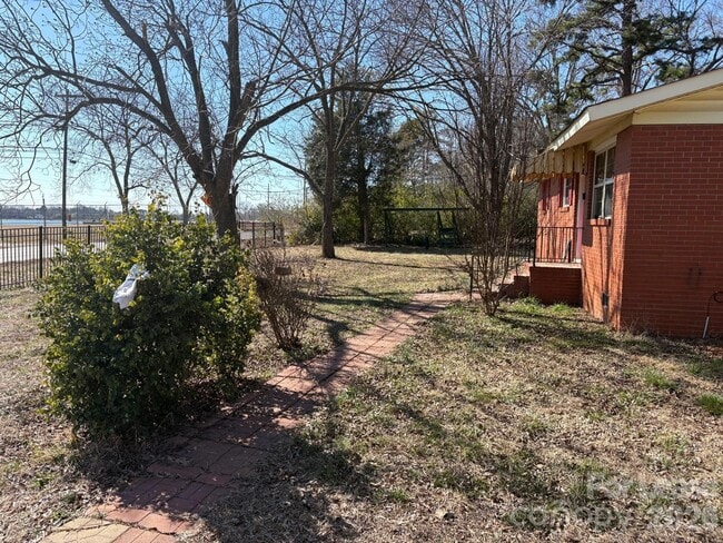 Building Photo - 1103 Auten Rd