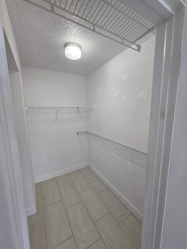 Building Photo - 336 N Birch Rd