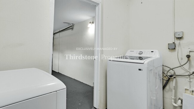 Building Photo - 3002 Arthur St