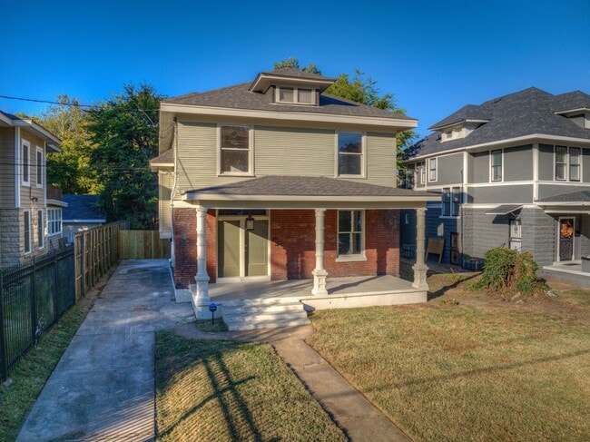 Building Photo - Crosstown home - rent reduced plus 1/2 off...
