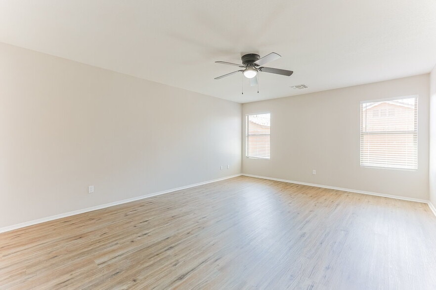 Building Photo - 2281 E Peach Tree Dr