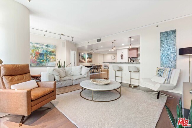 Building Photo - 13650 Marina Pointe Dr