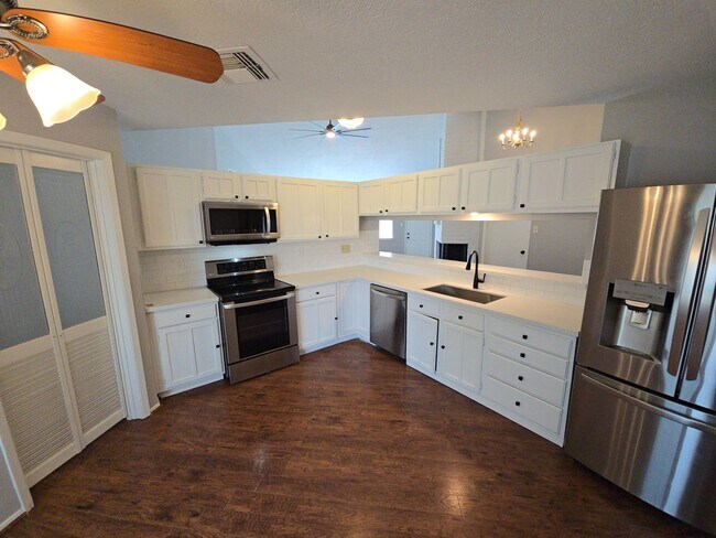 Building Photo - 19415 Southaven Dr