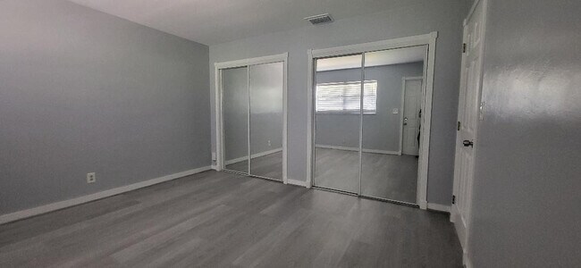 Building Photo - 5240 NE 14th Way