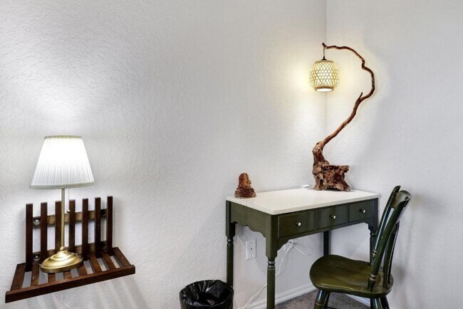 Building Photo - Move in Ready and FULLY FURNISHED 3 BD/2 BA located Far West San Antonio!