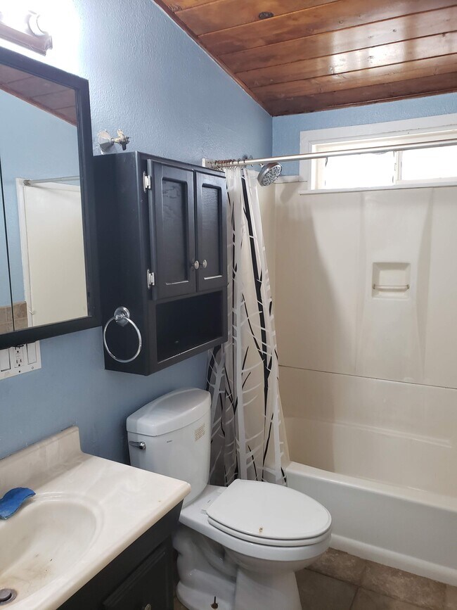 Building Photo - 44238 Carolside Ave