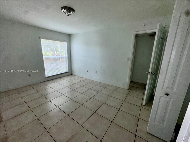 Building Photo - 7208 Fairway Dr