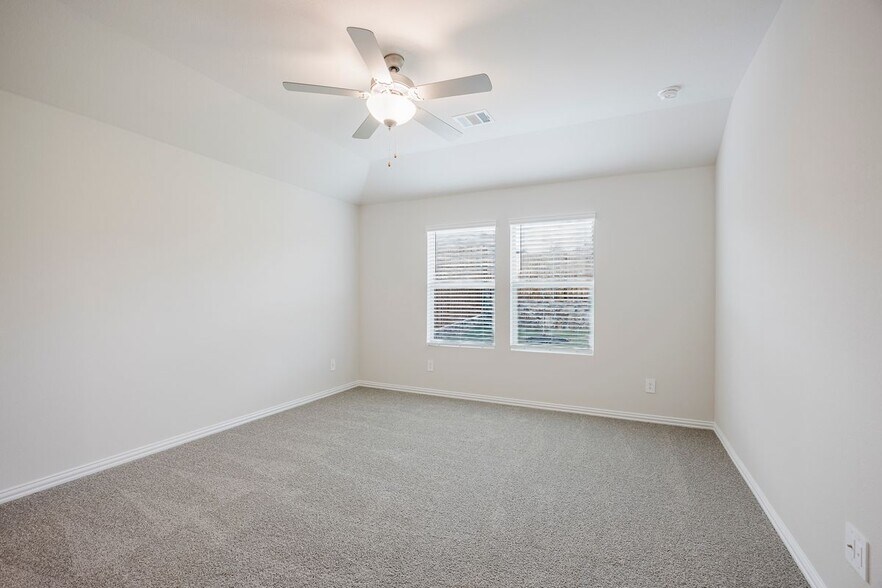 Building Photo - 2121 Gustavus Dr