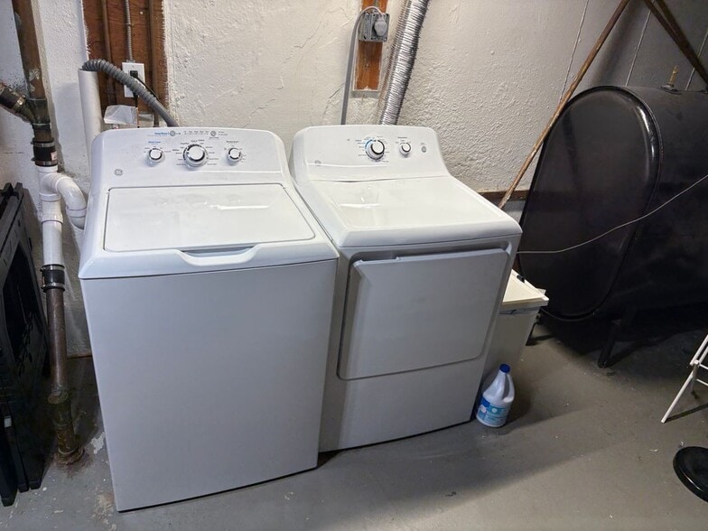 Building Photo - 82 Parker Ave