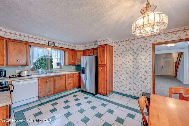 Building Photo - 454 Hickory St