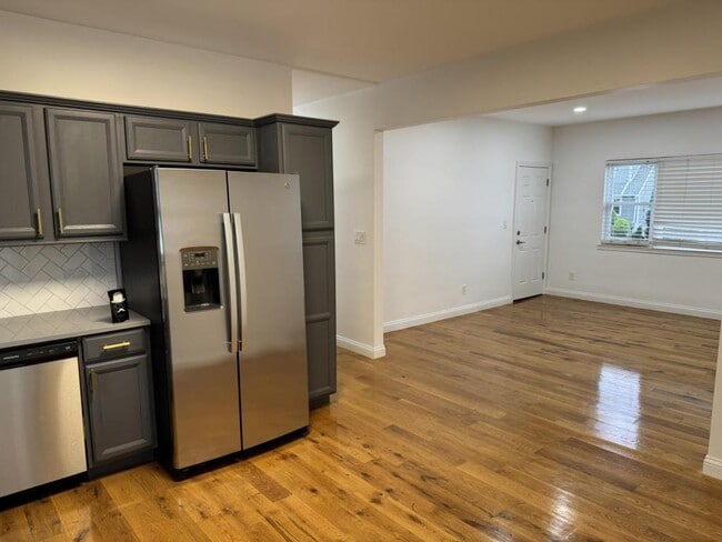 Building Photo - 1547 Lenox Pl