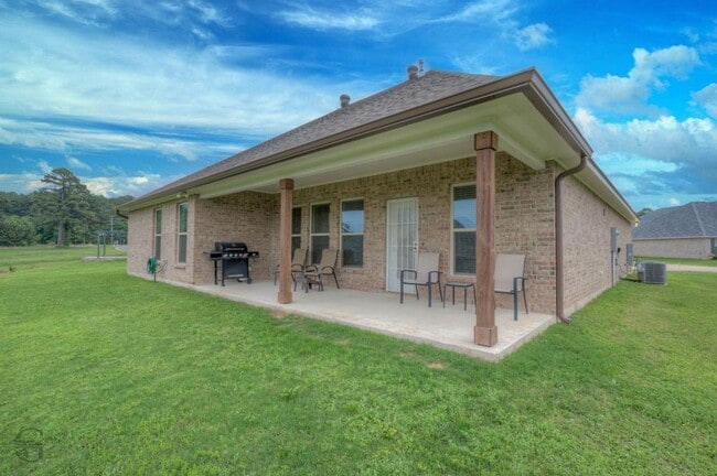 Building Photo - 447 N Lost River Dr