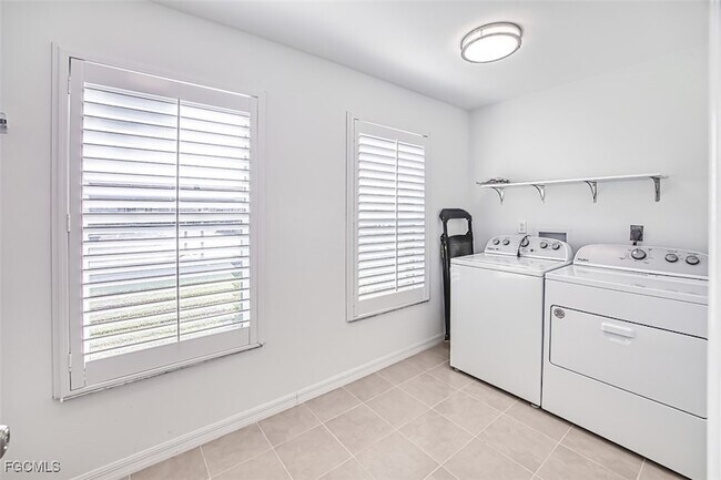 Building Photo - 16840 Sanibel Sunset Ct