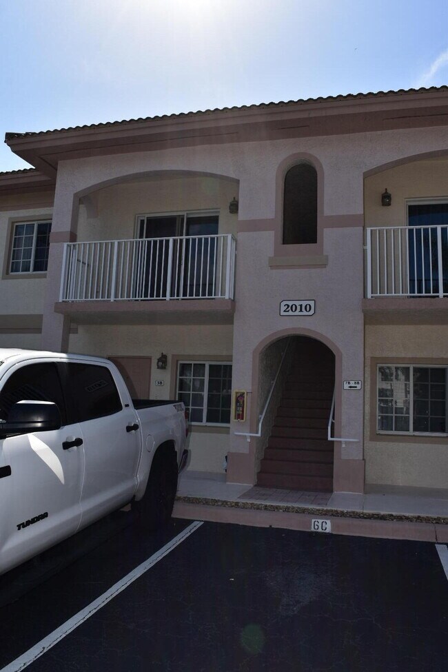 Building Photo - 2010 Taylor St