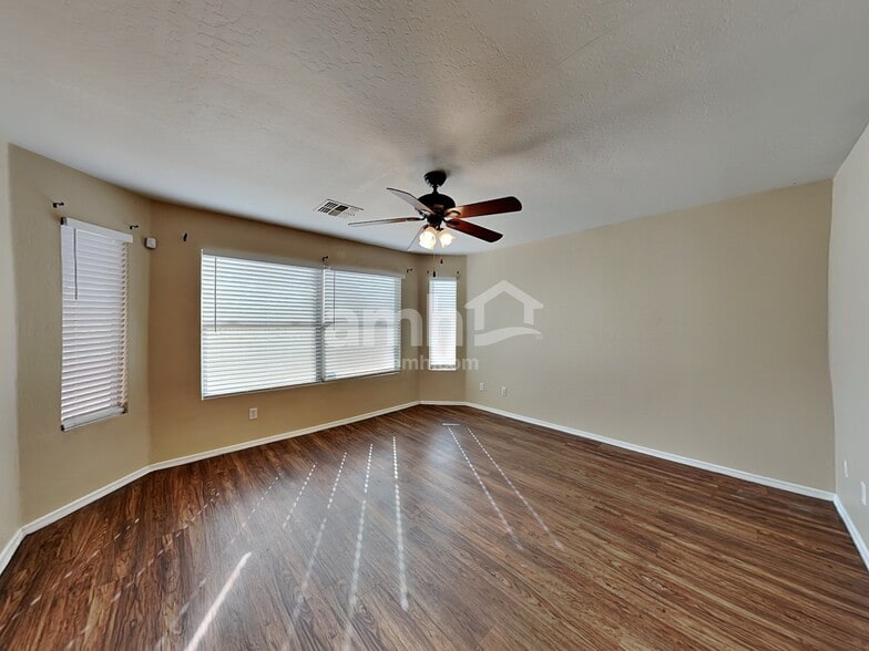 Building Photo - 3211 W Saint Kateri Dr