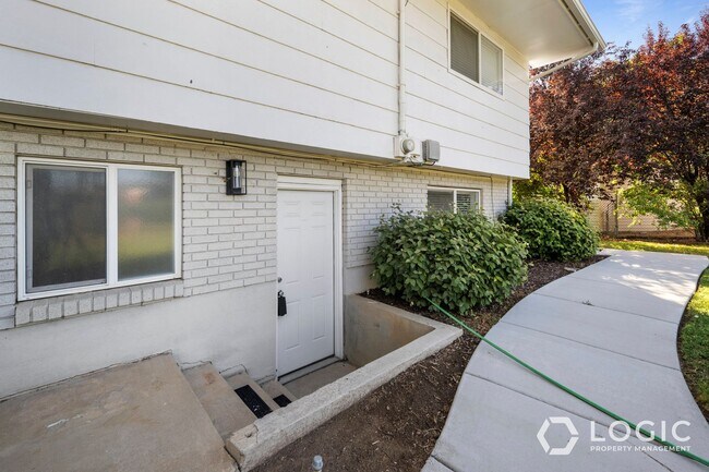Building Photo - 23 W 1500 S