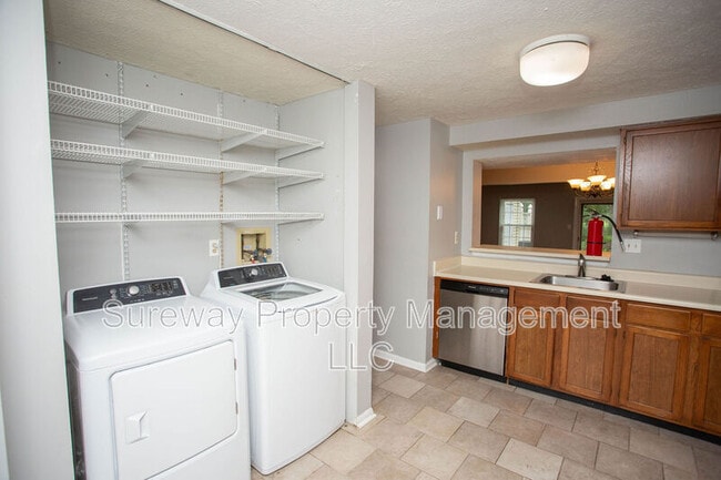 Building Photo - 38 Dorchester Cir