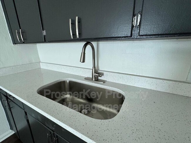 Building Photo - 1480 Brewer Ave