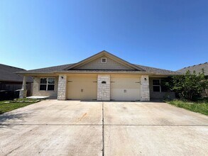 Building Photo - 523 Kacie Dr