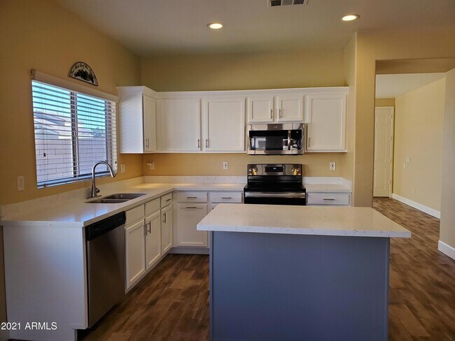 Building Photo - 2056 E Riviera Dr